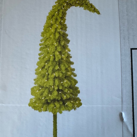 WHIMSICAL 5 Ft PRE LIT GREEN THE GRINCH CHRISTMAS TREE - Picture 8 of 9
